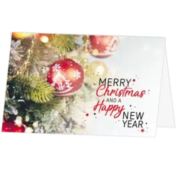 Sfeervolle kerstkaart met kerstballen en warme kerstgroet