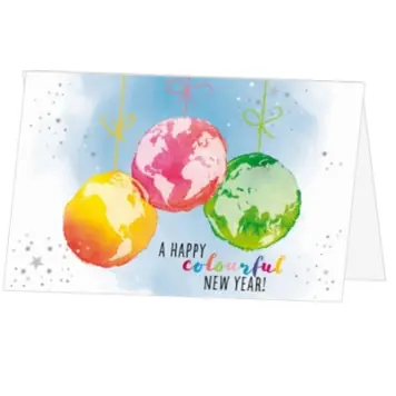 Kerstkaart met kleurrijke wereldbollen als kerstballen