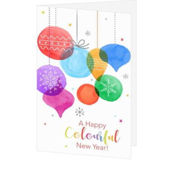 Kerstkaart met kleurrijke kerstballen en nieuwjaarswens