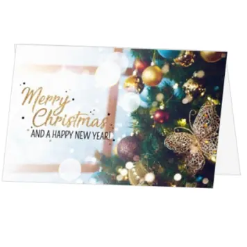 Kerstkaart met kerstboom, vlinder en gouden details