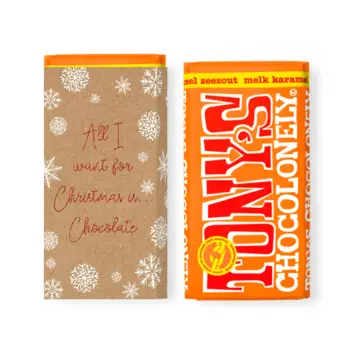 Kerstkaart met sneeuwvlokken en chocolade op kraft