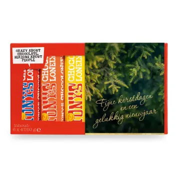 Kerstkaart met goudlook en groene dennentakken