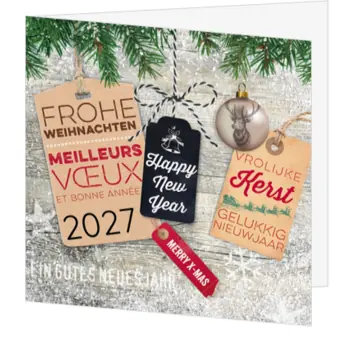 Kerstkaart met houten labels en kerstbal 2027