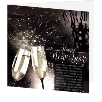 Kerstkaart met champagneglazen en vuurwerk