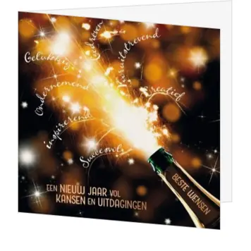 Kerstkaart met champagne en sprankelend nieuwjaarsvuurwerk