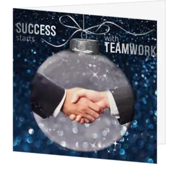 Kerstkaart met kerstbal en handshake