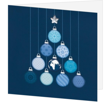 Kerstkaart met blauwe kerstballen in kerstboomvorm