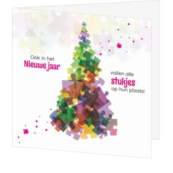 kerstkaart met kerstboom van puzzelstukjes