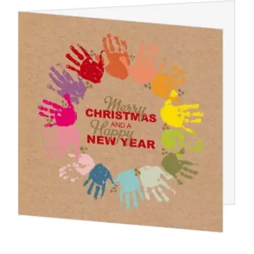 Kerstkaart met kleurrijke cirkel van handjes