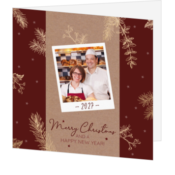 Kerstkaart met kraftlook, polaroidfoto en gouden takjes