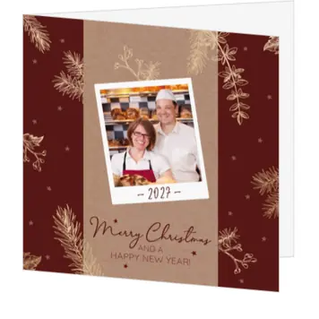 Kerstkaart met kraftlook, polaroidfoto en gouden takjes