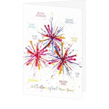 Kerstkaart met kleurrijk vuurwerk en nieuwjaarswens