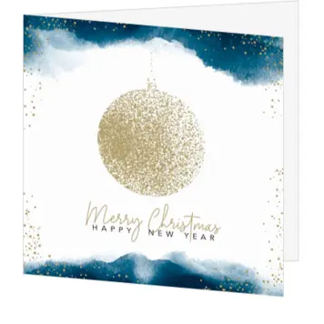 kerstkaart met blauwe aquarel en gouden kerstbal