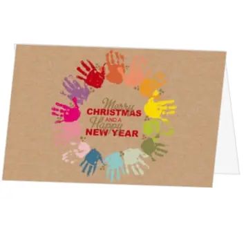 Kerstkaart met kleurrijke cirkel van handafdrukken