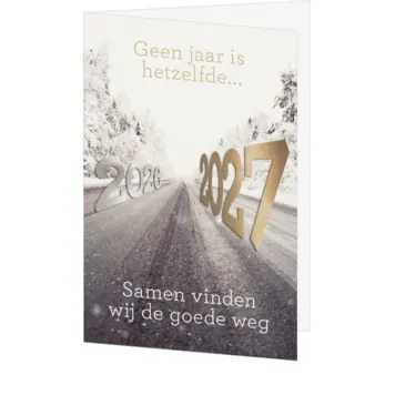 Kerstkaart met jaartallen op winterse weg