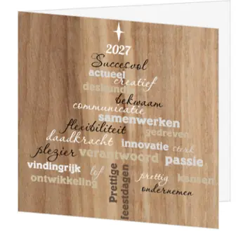 kerstkaart met houten achtergrond en typografische kerstboom