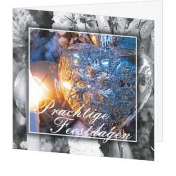 kerstkaart met blauwe kerstbal en zilveren details