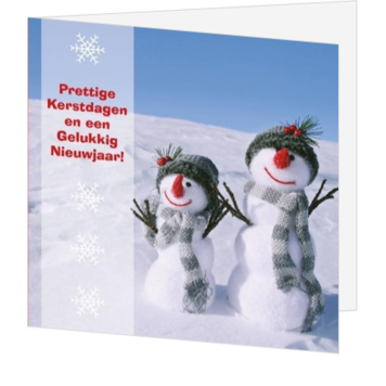 Kerstkaart met sneeuwpoppen in de sneeuw
