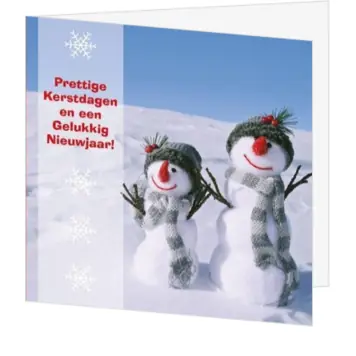 Kerstkaart met sneeuwpoppen in de sneeuw