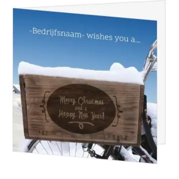 kerstkaart met houten krat in de sneeuw
