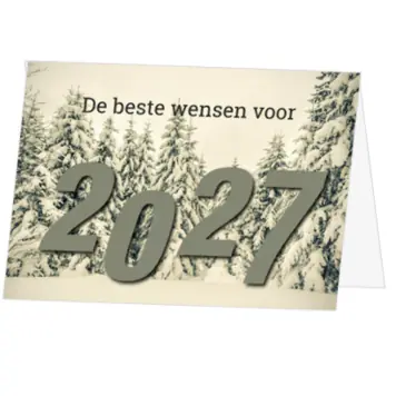 kerstkaart met besneeuwd winterbos en 2027