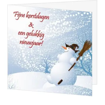 Kerstkaart met sneeuwman in winters sneeuwlandschap