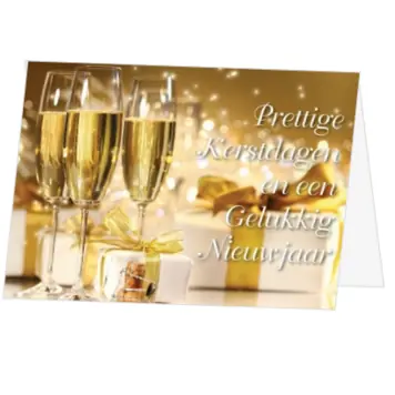 Feestelijke gouden kerstkaart met champagneglazen