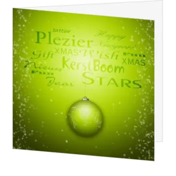 Groene kerstkaart met kerstbal en sneeuw