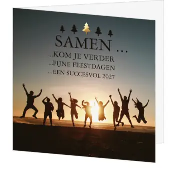 Kerstkaart met silhouetten op het strand en 2027