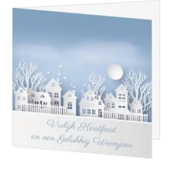 kerstkaart met witte huisjes en blauwe winterlucht