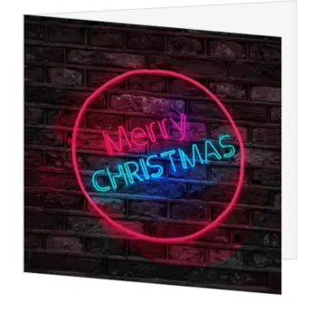kerstkaart met neon Merry Christmas op bakstenen muur
