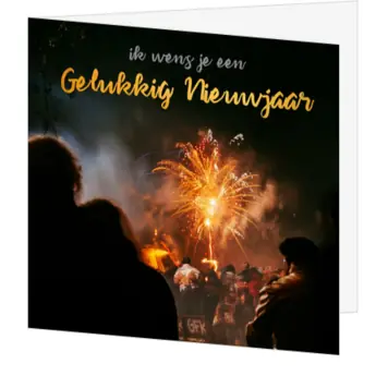 kerstkaart met gelukkig nieuwjaar en vuurwerk