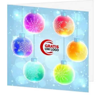 Kerstkaart met kleurige kerstballen en logo op voorzijde
