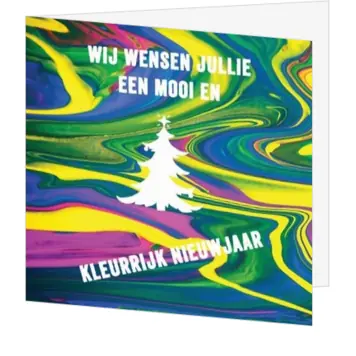 Kerstkaart met kleurrijke verfachtergrond en witte kerstboom