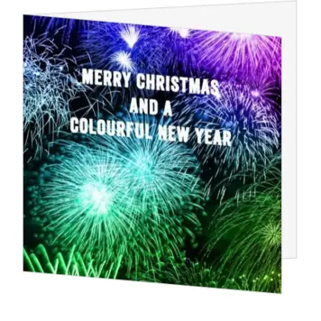 Kerstkaart met kleurrijk vuurwerk en nieuwjaarswens
