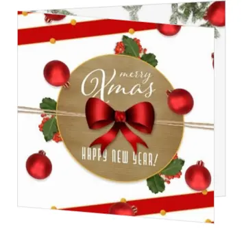 Rode kerstkaart met kerstballen en strik
