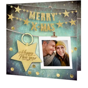 kerstkaart met gouden slinger en polaroid foto