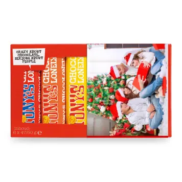 kerstkaart met familiefoto en rode accenten