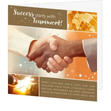 kerstkaart met teamwork, handdruk en internationale kerstwensen