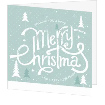 kerstkaart met winterse typografie en dennenbomen