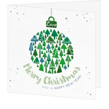 Kerstkaart met groene kerstbal van typografische kerstbomen