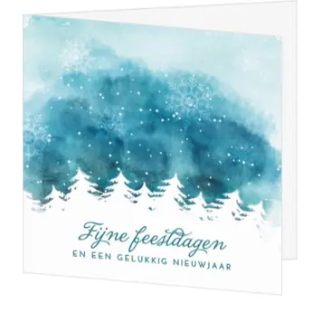 kerstkaart met blauwe waterverf en witte kerstbomen