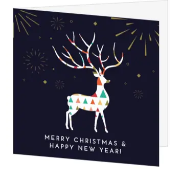 kerstkaart met rendier en vuurwerk