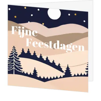 Kerstkaart met silhouet kerstbomen en gouden sterren