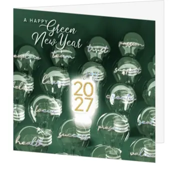 Groene kerstkaart met gloeilampen en nieuwjaarswens