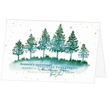 Kerstkaart met winterbos en internationale kerstwensen