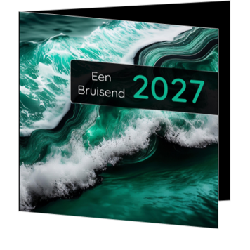 Kerstkaart met woeste zee en smaragdgroene golven