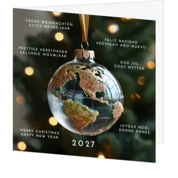 Internationale kerstkaart met wereldbol kerstbal