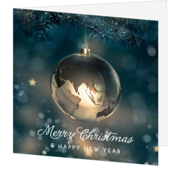 Stijlvolle kerstkaart met wereldbol kerstbal