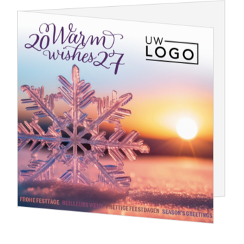 Kerstkaart met sneeuwvlok en warme wintergloed